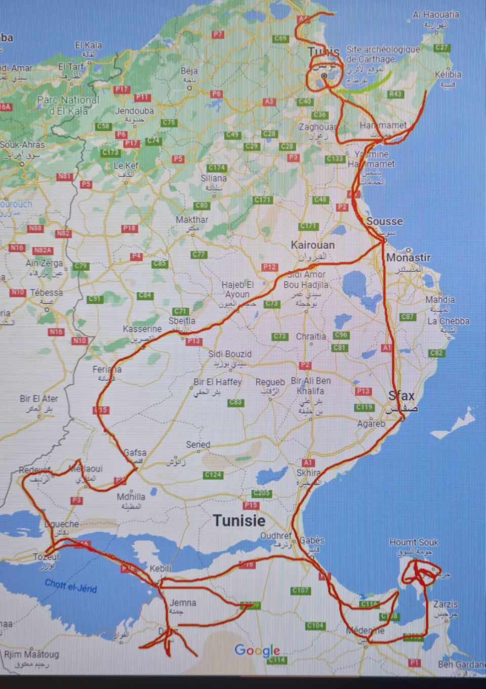 Carte de la Tunisie avec notre itinéraire tracé en rouge, de Tunis à Djerba puis le désert et le retour par Kasserine et Kairouan